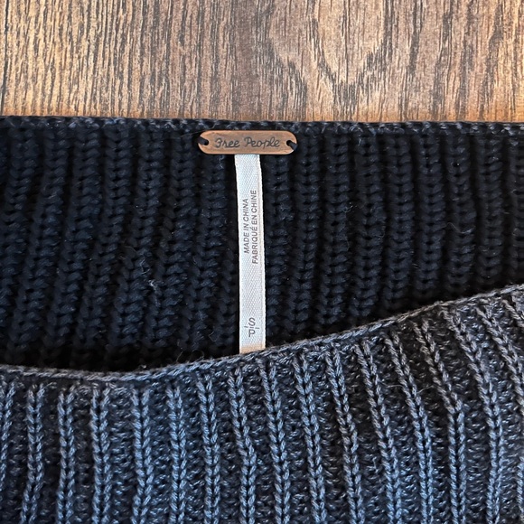 Free People off shoulder keyhole sweater - Picture 2 of 9